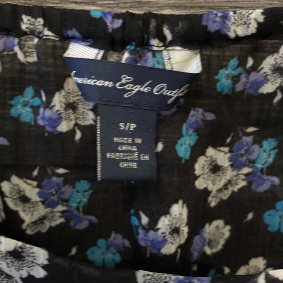 3 for 25 💕 American eagle ruffle floral tank - Picture 4 of 6